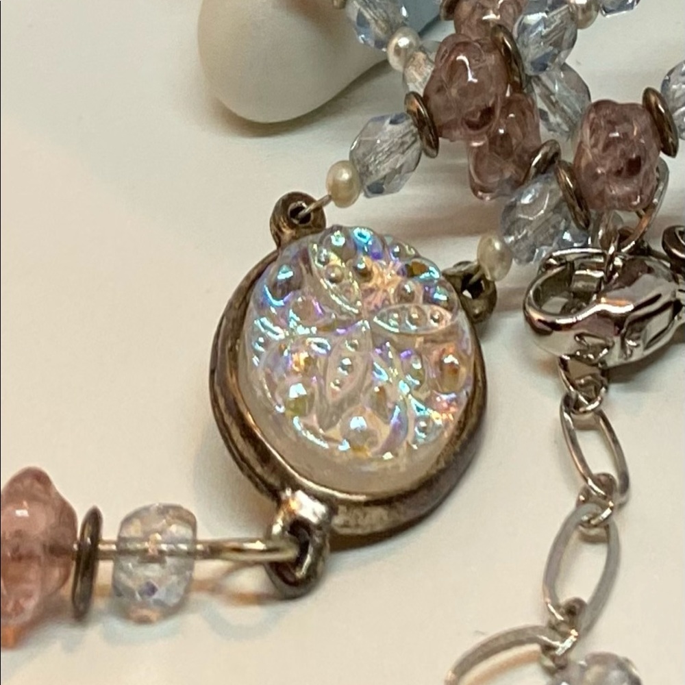 Vintage GB Collection Molded Iridescent Glass Pendant Necklace - Picture 3 of 6